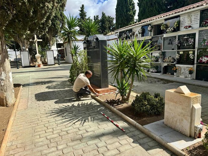 El Ayuntamiento señala que la actuación está enmarcada dentro del convenio marco entre la Junta de Andalucía y la Universidad de Málaga (UMA) a través de fondos de la Secretaría de Estado de Memoria Democrática.