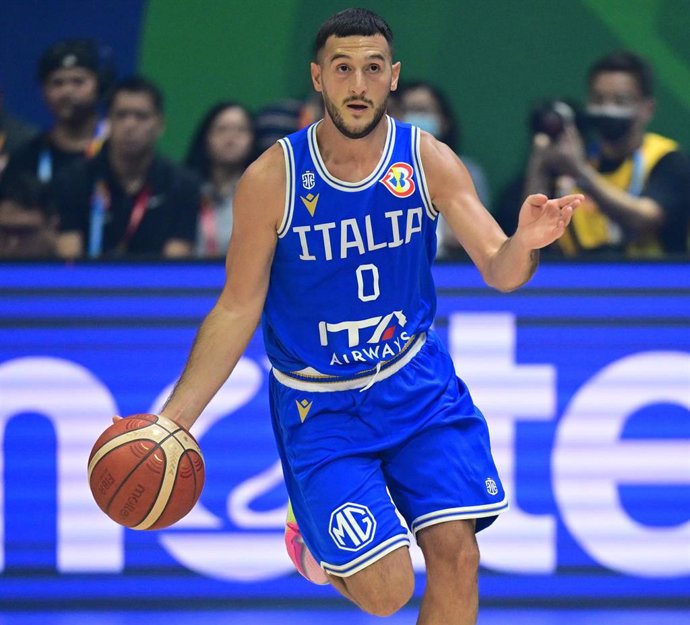 Marco Spissu con la camiseta italiana en el Mundial de baloncesto de 2023