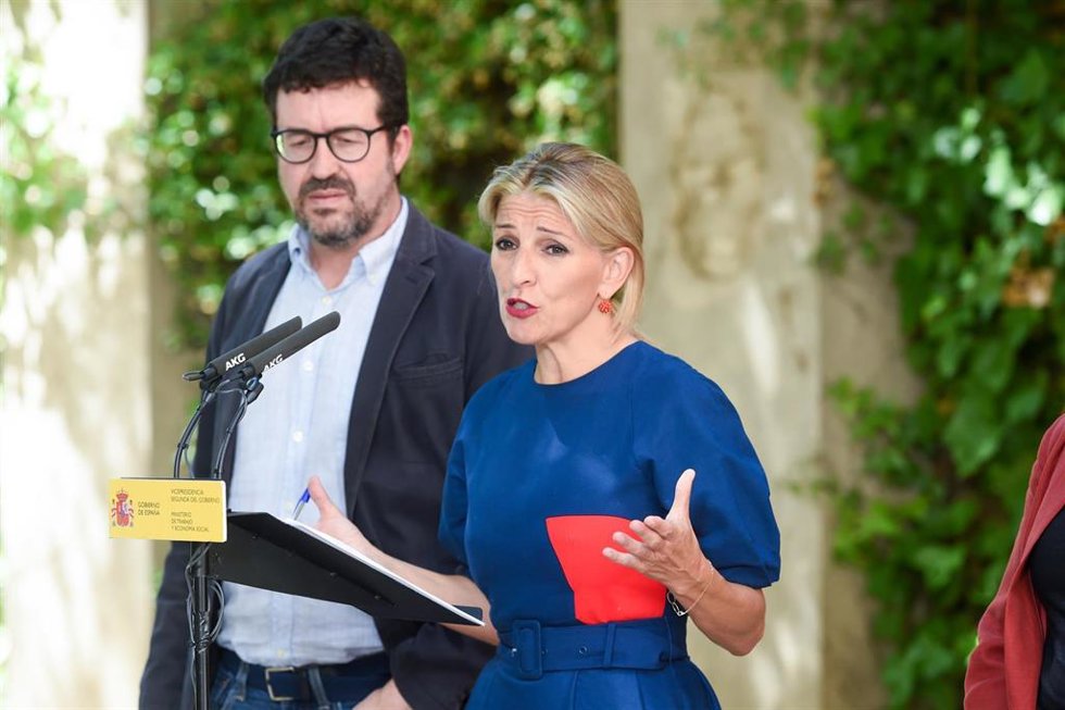 El secretario de Estado de Trabajo, Joaquín Pérez Rey, y la vicepresidenta segunda del Gobierno y ministra de Trabajo y Economía Social, Yolanda Díaz. 