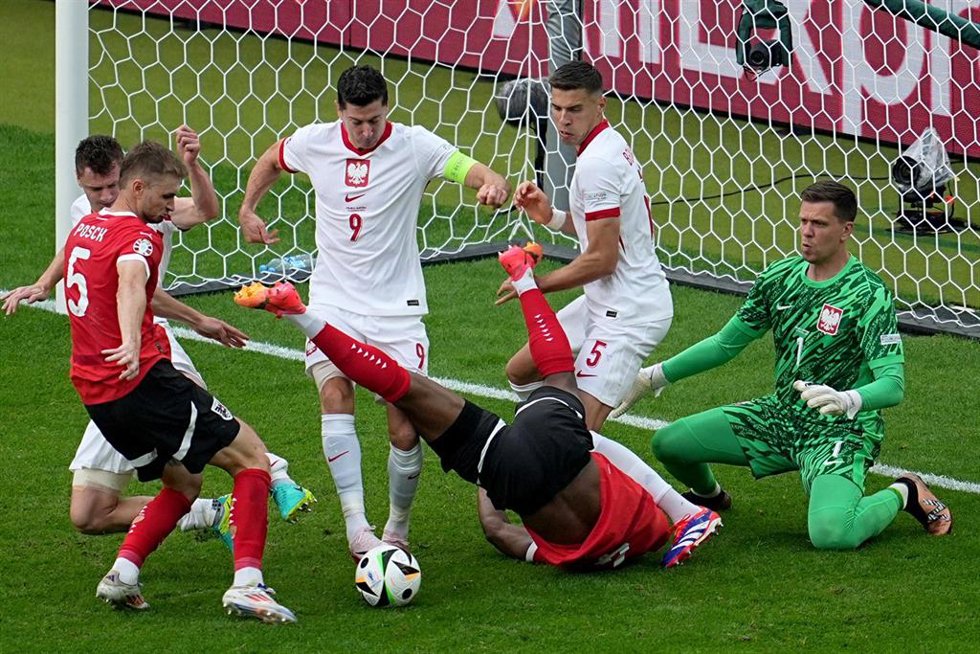 Robert Lewandowski durante el Polonia-Austria