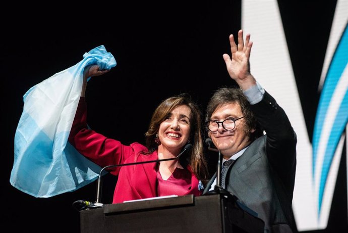 Archivo - El presidente de Argentina, Javier Milei, junto a su vicepresidenta, Victoria Villarruel