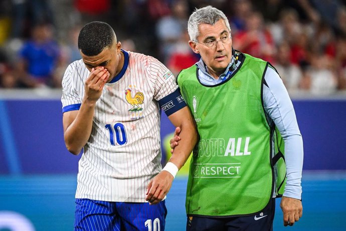 Kylian MBAPPE of France looks injured during the UEFA Euro 2024, Group D, football match between Austria and France on June 17, 2024 at Merkur Spiel-Arena in Dusseldorf, Germany - Photo Matthieu Mirville / DPPI