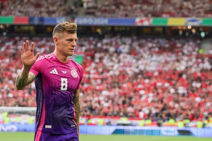 19 June 2024, Baden-Wuerttemberg, Stuttgart: Germany player Toni Kroos waves during the UEFA Euro 2024 group A soccer match between Germany and Hungary at Stuttgart Arena. Photo: Christian Charisius/dpa