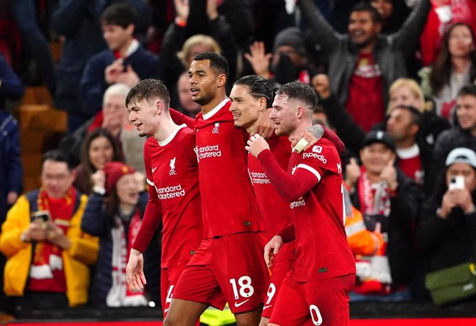 Archivo - 04 April 2024, United Kingdom, Liverpool: Liverpool's Cody Gakpo (2nd L) celebrates with teammates after scoring their side's third goal during the English Premier League soccer match between Liverpool and Sheffield United at Anfield. Photo: Pet