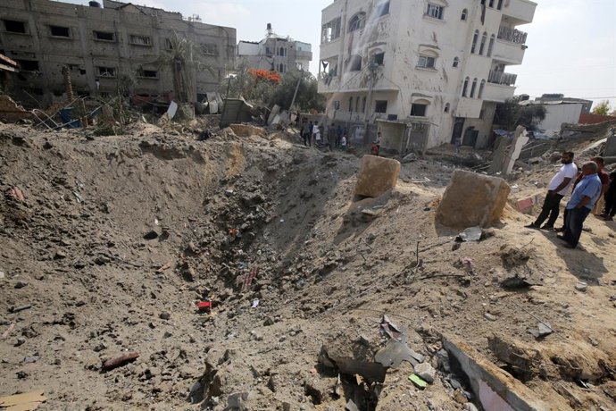 June 3, 2024, Nusairat, Gaza Strip, Palestinian Territory: Palestinians collect remaining belongings from the rubble of destroyed houses after Israeli attacks on the house belonging to the Akl family as an Israeli attack on Nusairat refugee camp in Deir A