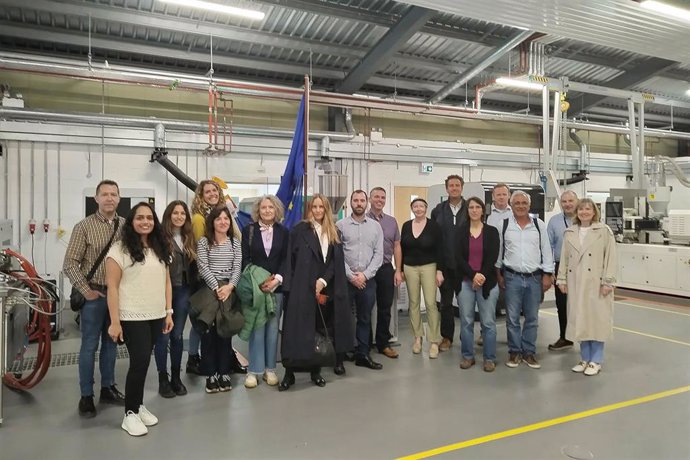 Representantes de MARE y de la Universidad de Cantabria que participan en el proyecto PLAST4H2