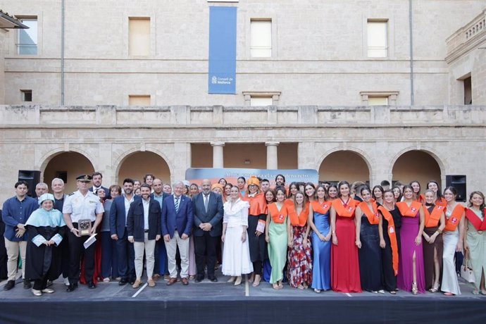 La presidenta del Govern, Marga Prohens, asiste a la clausura del curso académico 2023-2024 del Centro de Estudios Superiores Felipe Moreno