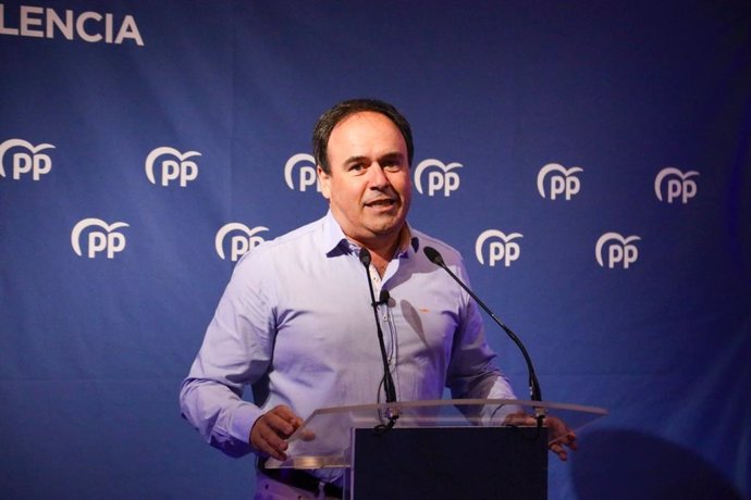 El secretario general del PPCV, Juanfran Pérez, en la cena de verano del PP de la provincia de Valencia en Catarroja