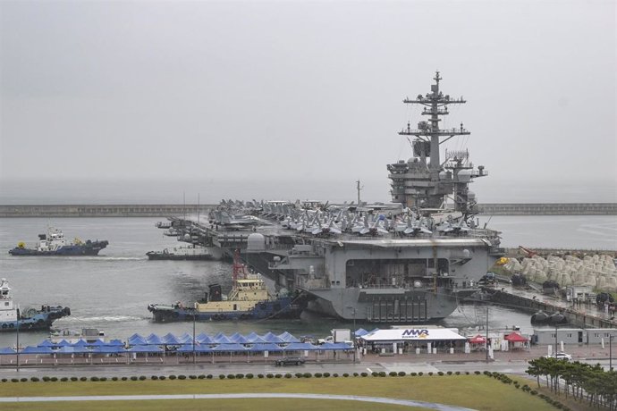 El portaaviones 'Theodore Roosevelt' llega al puerto surcoreano de Busan 