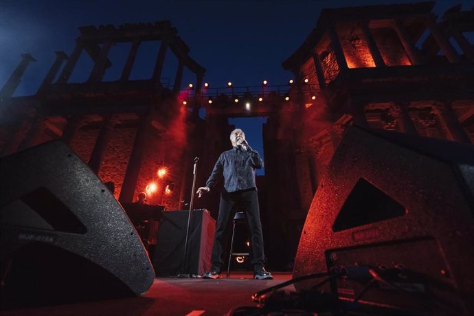 Tom Jones durante su concierto en el Teatro Romano de Mérida