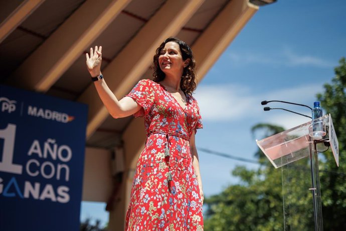 La presidenta de la Comunidad de Madrid, Isabel Díaz Ayuso, durante un acto del PP de Madrid, en el Parque de Berlín, a 22 de junio de 2024, en Madrid (España). Durante el acto, el Partido Popular de Madrid ha realizado un balance del primer año de legisl