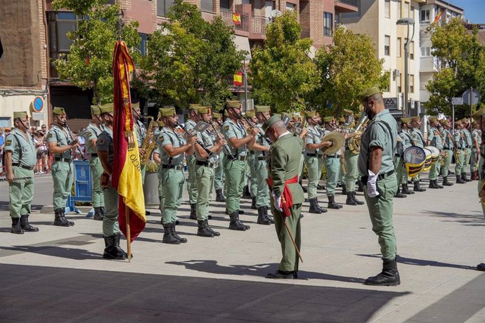 Jura de bandera para personal civil en Baza (Granada).