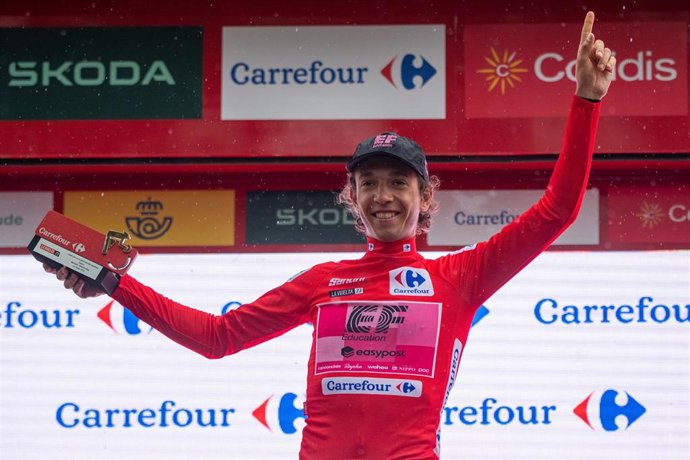 Archivo - El ciclista Andrea Piccolo en el podio de La Vuelta a España 2023