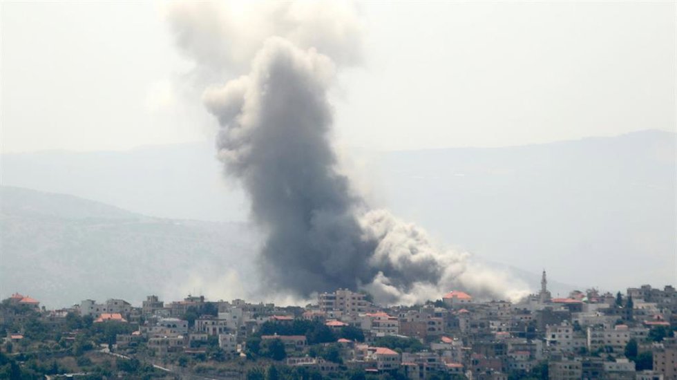 Imagen de archivo de combates entre Hezbolá e Israel en la frontera con Líbano