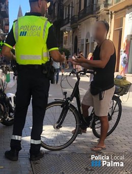 La Policía Local interpone 55 denuncias a patinetes eléctricos y bicicletas esta semana en Palma
