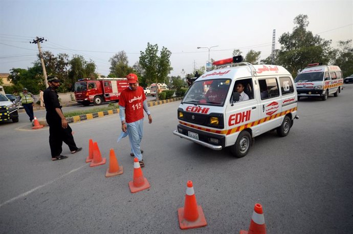 Archivo - Ambulancia en Pakistán