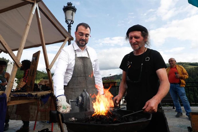 Barbón defiende que Santa Eulalia de Oscos "enseña el camino de un turismo de calidad"