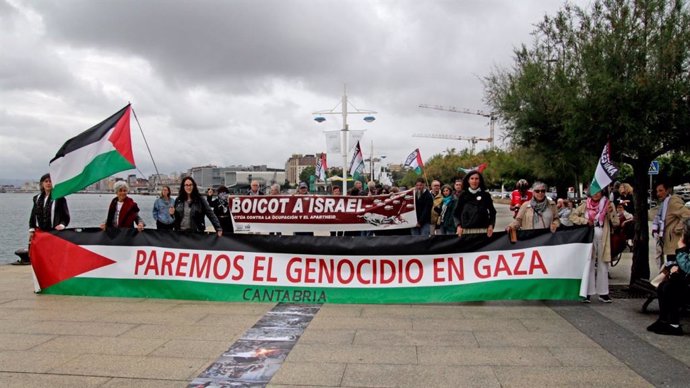 La Plataforma de Apoyo a la Flotilla de la Libertad a la espera de la llegada del Handala a Santander