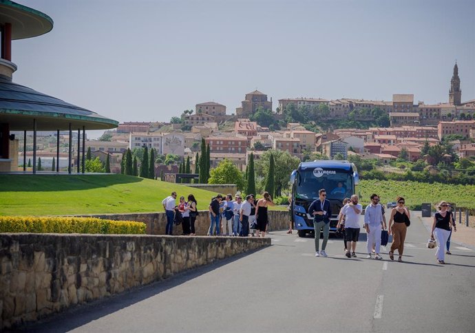 Archivo - La Ruta del Vino Rioja Alta se alza como la más visitada por los enoturistas en 2023