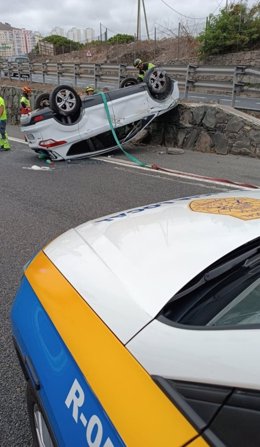 Tres personas resultan heridas en el vuelco de un coche en Las Palmas de Gran Canaria