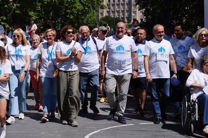 El alcalde de Valladolid, Jesús Julio Carnero, y otros miembros del Gobierno municipal participan en la VII Marcha por la Diabetes en Valladolid.