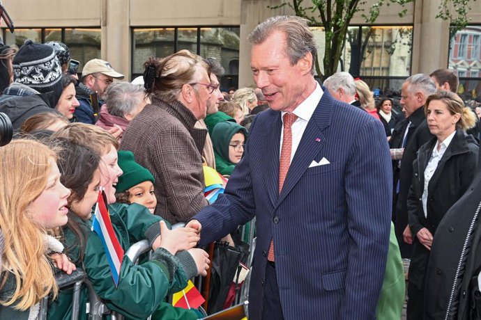 Archivo - Grand Duke Henri of Luxembourg greets the public after a visit to the Sint-Baafskathedraal (St Bavo's Cathedral), in Gent, on the second day of the official state visit of the Luxembourg royal couple to Belgium, Wednesday 17 April 2024.