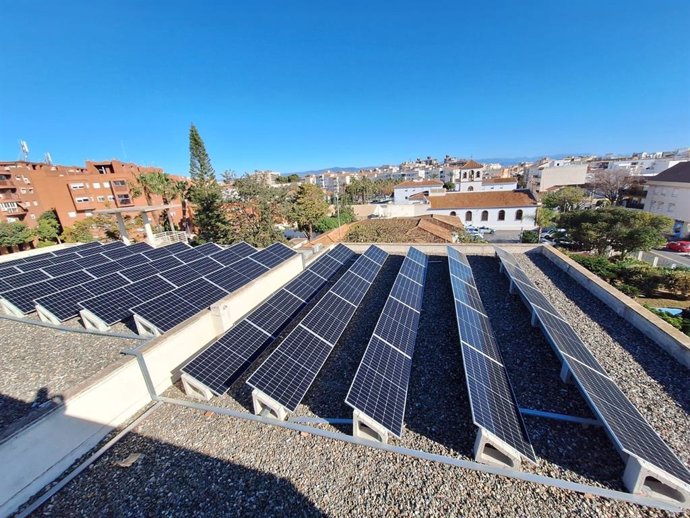 Archivo - Torremolinos lleva a cabo un plan para  la instalación de paneles fotovoltaicos en los edificios municipales