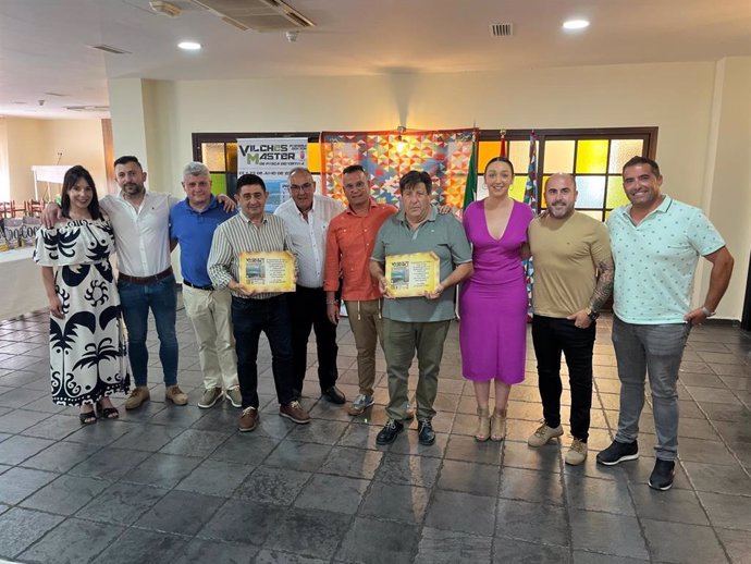 Entrega de premios de la primera edición del Máster de Pesca Deportiva celebrado en el pantano del Guadalén, con la participación del presidente de la Diputación de Jaén, Francisco Reyes.