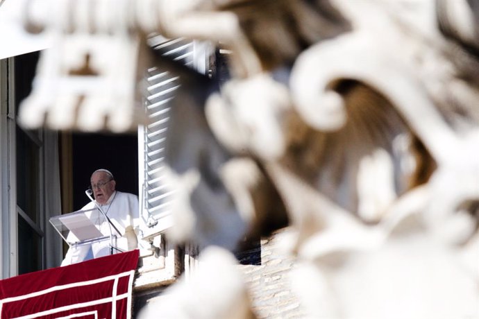 Archivo - 04 February 2024, Vatican: Pope Francis delivers Angelus prayer in St. Peter's Square at the Vatican. Photo: Evandro Inetti/ZUMA Press Wire/dpa