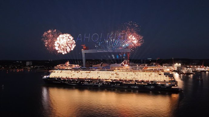  The christening of Mein Schiff 7 took place against the backdrop of Kiel.
