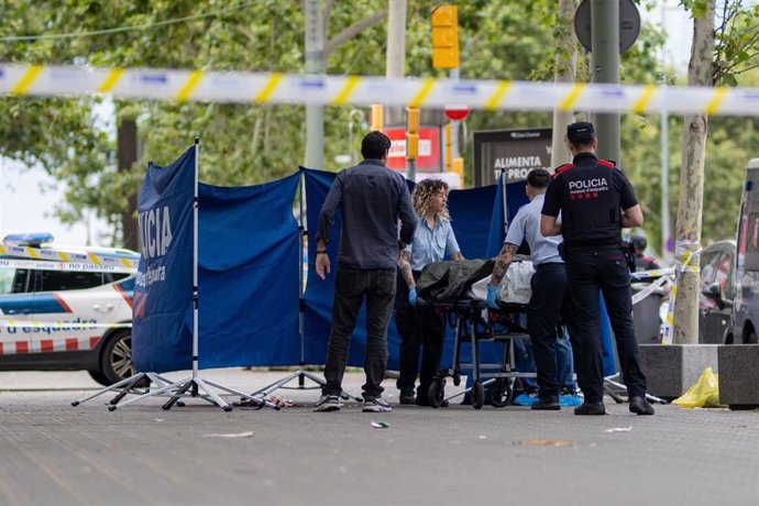 Muere un hombre degollado en la Barceloneta durante la verbena de Sant Joan