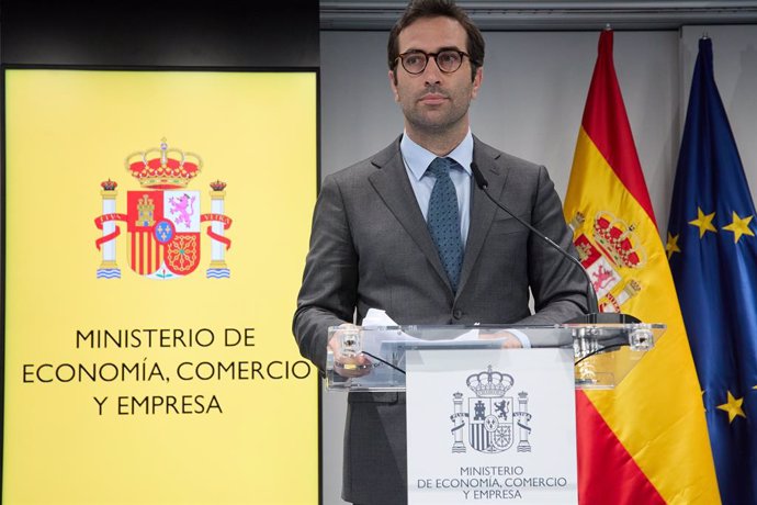 El ministre d'Economia, Comerç i Empresa, Carlos Cuerpo, durant la roda de premsa posterior a la IV Conferència Sectorial del Pla de Recuperació, Transformació i Resiliència, en la seu del Ministeri d'Economia, Comerç i Empresa, a 19 de juny