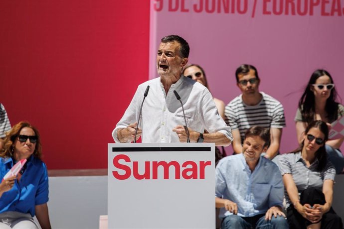 El coordinador general de Izquierda Unida, Antonio Maíllo, interviene durante un acto de Sumar, en el Parque Lorenzo Azofra, a 1 de junio de 2024, en Madrid (España).