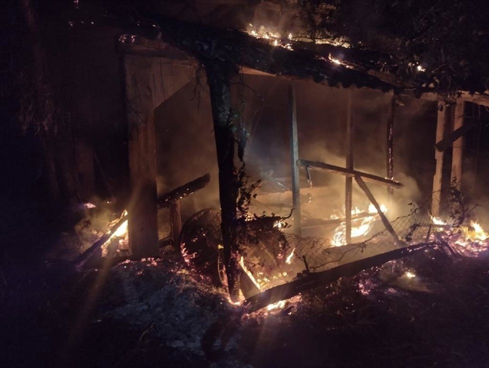 Astillero de A Barquiña afectado por el incendio en Outes (A Coruña)