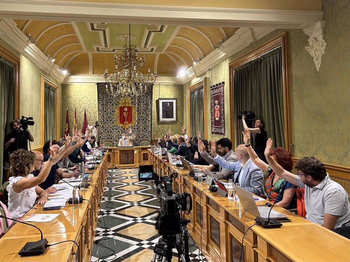 Pleno en el Ayuntamiento de Cuenca.