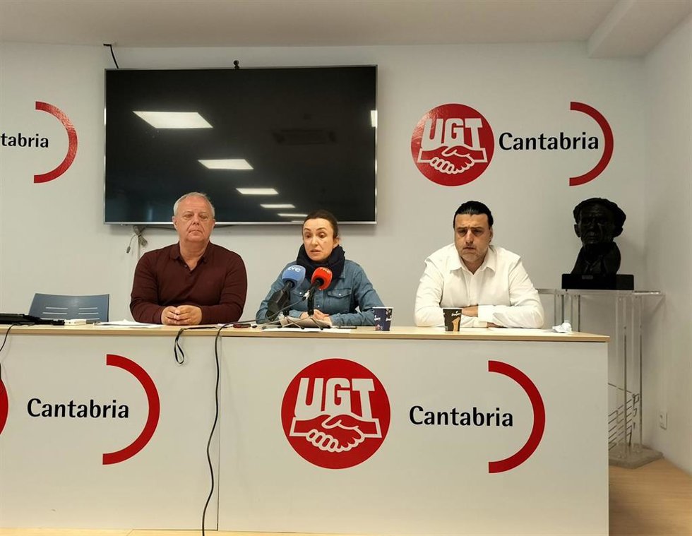 Rueda de prensa en la que UGT Cantabria denunció los ocho despidos de trabajadores de Cáritas