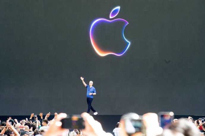 10 June 2024, US, Cupertino: Tim Cook, CEO of Apple, speaks during an announcement of new products at the Apple developer conference WWDC on the Apple campus. Photo: Andrej Sokolow/dpa