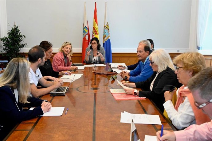 La alcaldesa preside la reunión del consejo de administración de Santurban