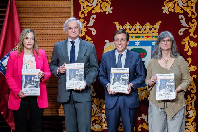 Presentación de la Estrategia de Empleo de la Ciudad de Madrid 2024- 2027, en el Palacio de Cibeles