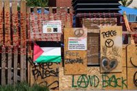 Enfrentamientos entre manifestantes propalestinos y seguidores de Israel durante una protesta en Los Ángeles