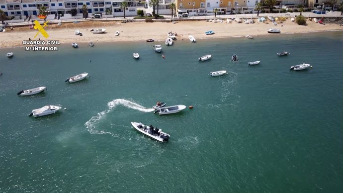 Operación de la  Guardia Civil, en coordinación con la Guarda Nacional Republicana de Portugal (GNR) y Capitanía Marítima de Huelva  para el control de documentación de embarcaciones que incumplen la normativa náutica en Isla Cristina (Huelva).