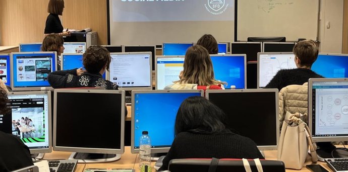 El Inaem destina 556.000 euros a la mejora de las capacidades digitales de las mujeres.