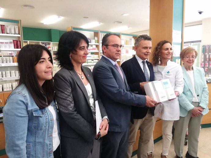 Las farmacias de Logroño se suman al programa municipal Logroño Acompaña, contra la soledad no deseada