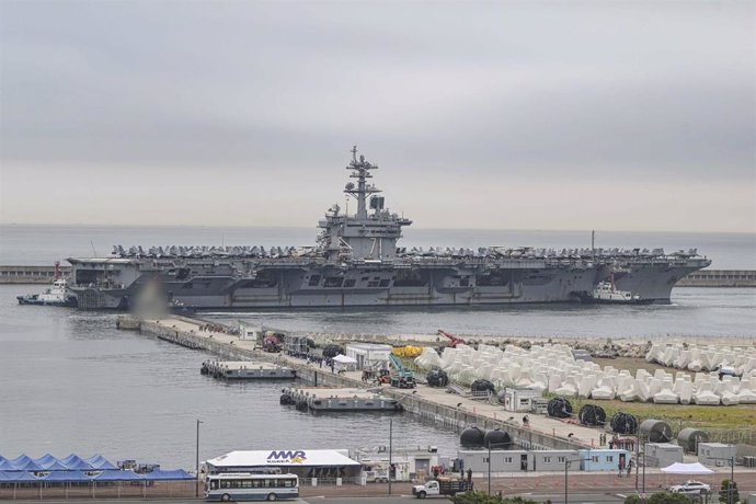 El portaaeronaves estadounidense 'USS Theodore Roosevelt' atracado en una base militar del puerto de Busan, en Corea del Sur. 