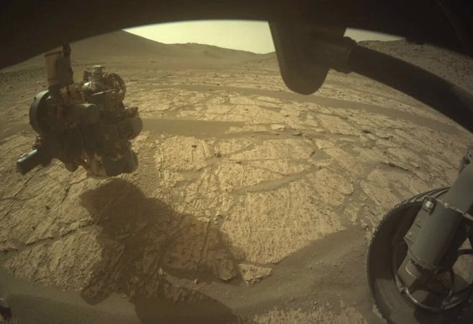 Imágenes de grandes rocas en Marte. El rover Perseverance de la NASA adquirió esta imagen el 16 de Junio de 2024 utilizando su cámara Mastcam-Z derecha. Mastcam-Z son un par de cámaras ubicadas en lo alto del mástil del rover.