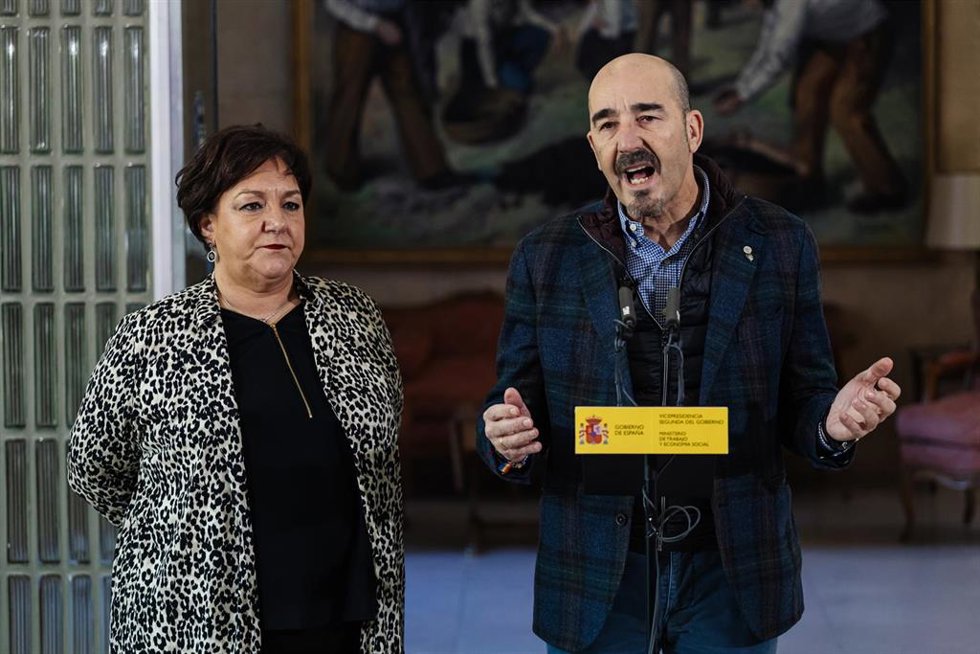 Archivo - El vicesecretario general de Política Sindical de UGT, Fernando Luján, ofrece una rueda de prensa tras la reunión con los agentes sociales para comunicarles el importe del SMI de 2024, a 12 de enero de 2024, en Madrid (España). El Ministerio d