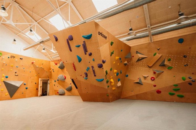 Arkose, el loft de escalada en Madrid, reinventa su menú de cocina ecológica.