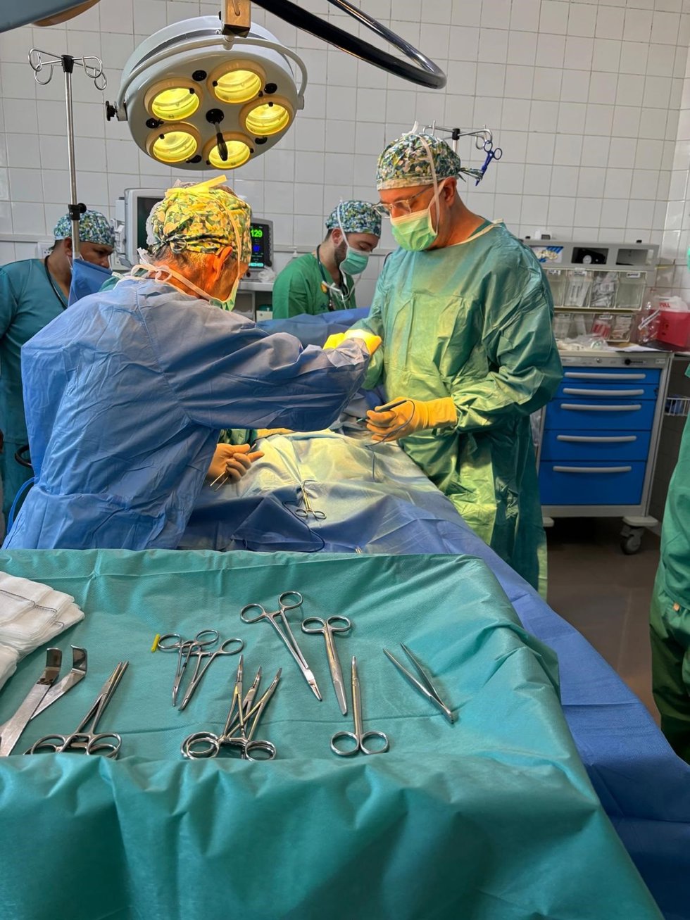 Intervención quirúrgica durante la expedición sanitaria
