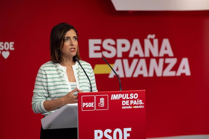 La portavoz del PSOE, Esther Peña, en una rueda de prensa en la sede nacional del partido en la calle Ferraz.