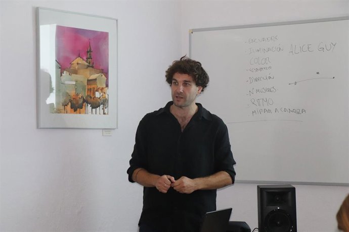 El director de cine Mateo Cabeza en los cursos de verano de la UPO en Carmona